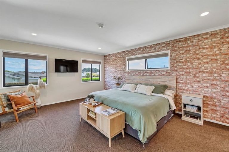 Photo of property in 9 Sampson Avenue, Waiwhakaiho, New Plymouth, 4312