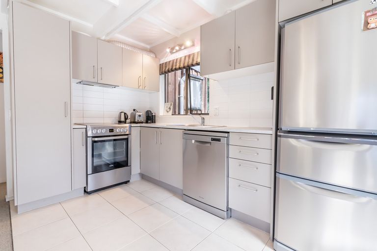 Photo of property in 138 Laingholm Drive, Laingholm, Auckland, 0604