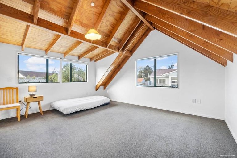 Photo of property in 2/470 East Coast Road, Windsor Park, Auckland, 0630