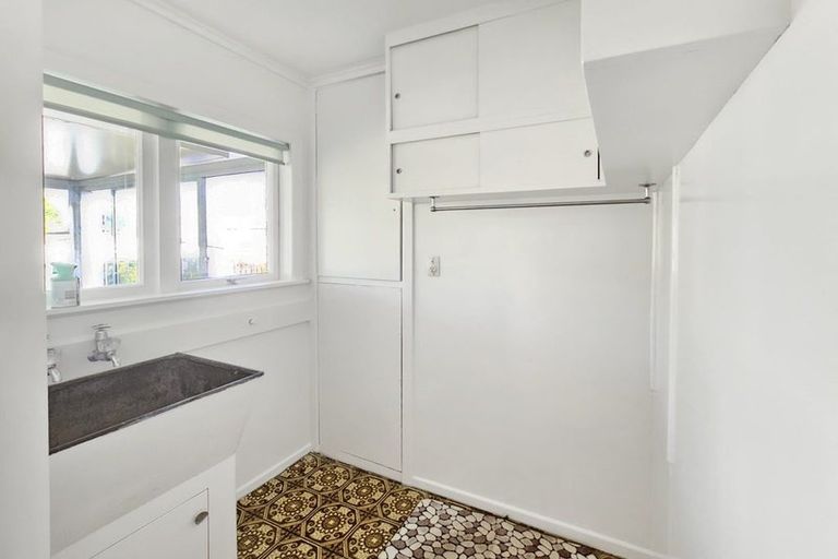 Photo of property in 7 West Coast Road, Glen Eden, Auckland, 0602