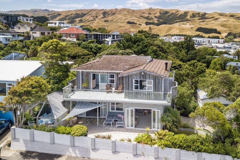 Photo of property in 58 Motuhara Road, Plimmerton, Porirua, 5026