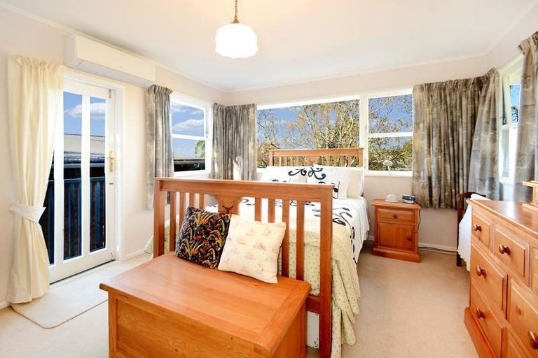 Photo of property in 8 Normanton Street, Glenfield, Auckland, 0629