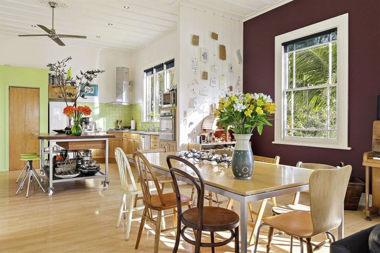 Photo of property in 128 Bombay Road, Bombay, 2675