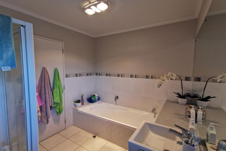 Photo of property in 21 Bellshill Close, Wattle Downs, Auckland, 2103