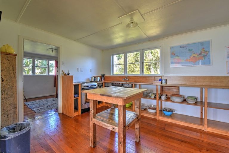Photo of property in 501 Waikawa Curio Bay Road, Curio Bay, Tokanui, 9884