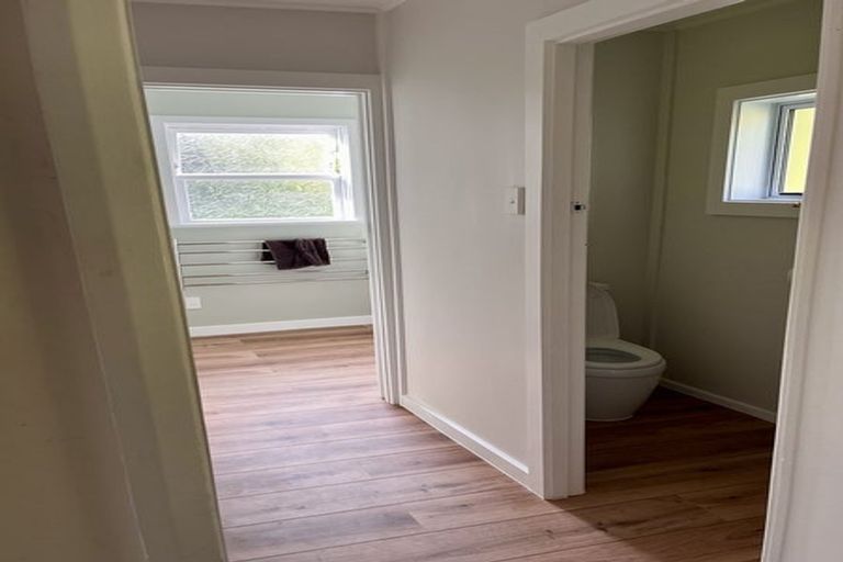 Photo of property in 32 Hollies Crescent, Johnsonville, Wellington, 6037