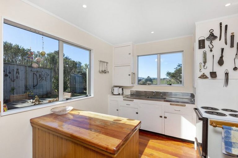 Photo of property in 4 Robertson Street, Raglan, 3225