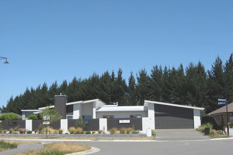 Photo of property in 2 Whio Close, Parklands, Christchurch, 8083