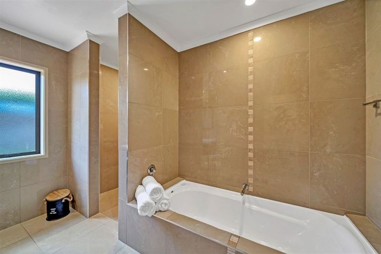 Photo of property in 9 Sampson Avenue, Waiwhakaiho, New Plymouth, 4312