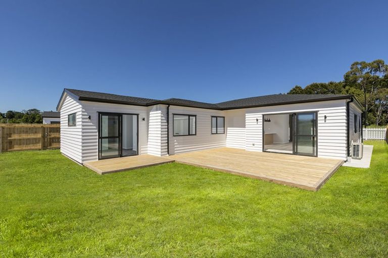 Photo of property in 45 Mcindoe Road, Kumeu, 0810