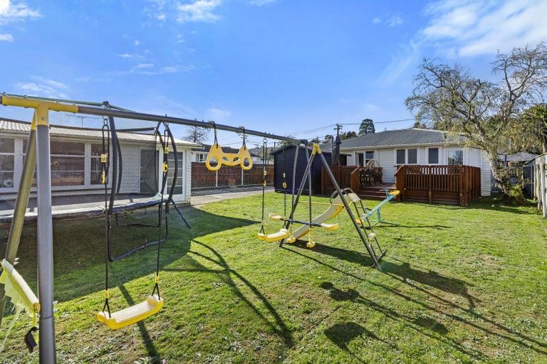 Photo of property in 12 Moeraki Road, Maoribank, Upper Hutt, 5018