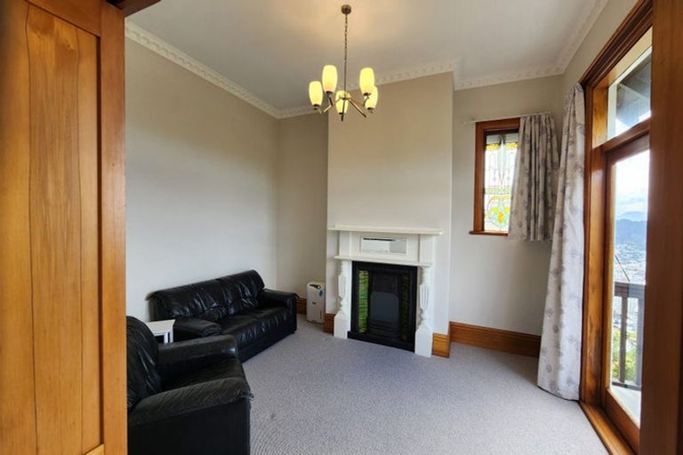 Photo of property in 94 Kelburn Parade, Kelburn, Wellington, 6012