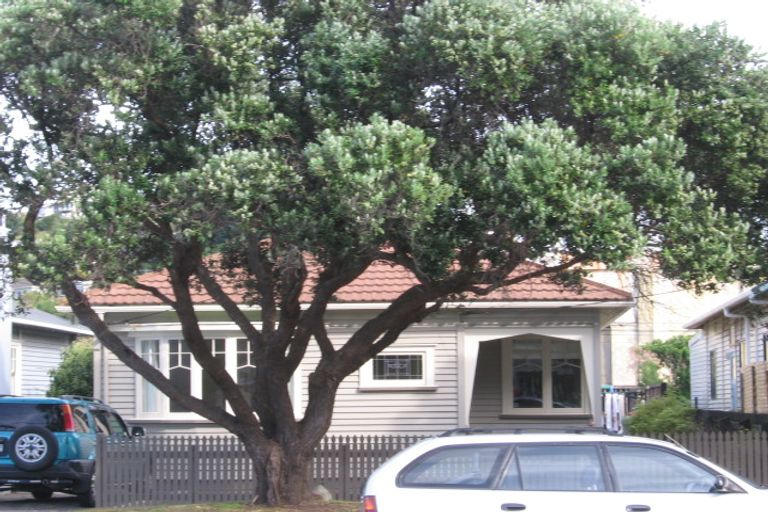 Photo of property in 304 The Parade, Island Bay, Wellington, 6023