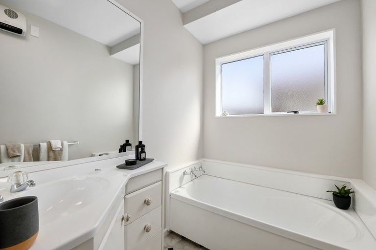 Photo of property in 2/29 Lane Street, Wallaceville, Upper Hutt, 5018