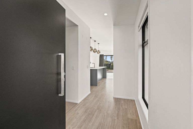 Photo of property in 2 Piper Way, Glen Avon, New Plymouth, 4312