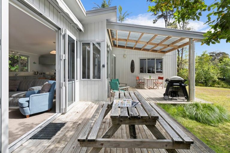 Photo of property in 105 Bays Road, Orere Point, 2585