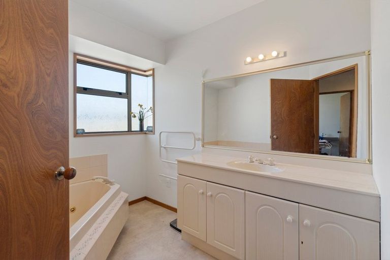 Photo of property in 10 Addison Place, Halswell, Christchurch, 8025