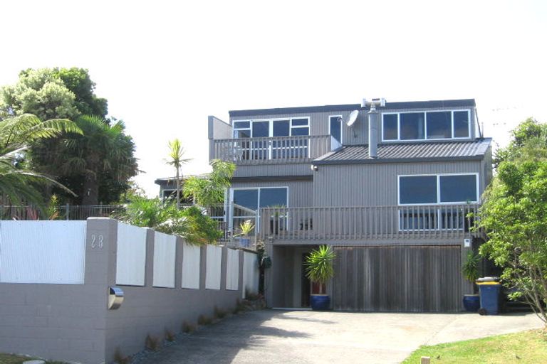 Photo of property in 28 Hadfield Street, Beach Haven, Auckland, 0626