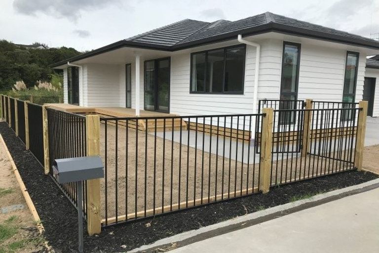 Photo of property in 1 Pohutukawa Way, Gate Pa, Tauranga, 3112