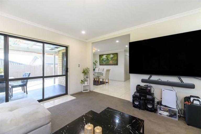 Photo of property in 99a Awaroa Road, Sunnyvale, Auckland, 0612