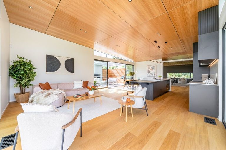 Photo of property in 43 Paekakariki Hill Road, Pauatahanui, Porirua, 5381