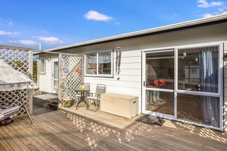 Photo of property in 43 Cleat Street, Whitby, Porirua, 5024