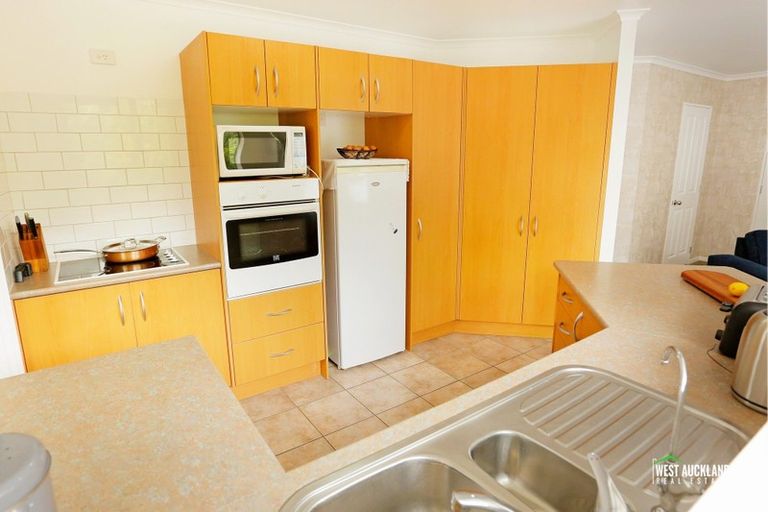 Photo of property in 9 Swanson Oaks, Swanson, Auckland, 0612