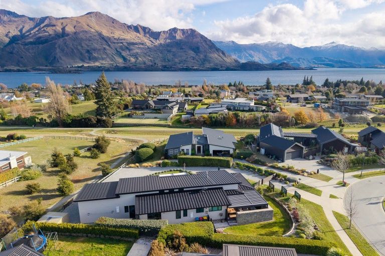 Photo of property in 5 Valley Crescent, Wanaka, 9305
