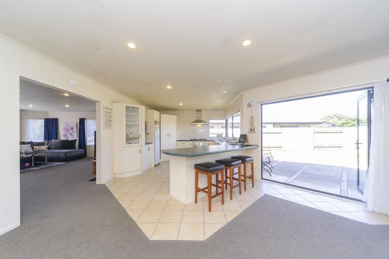 Photo of property in 110 Peter Hall Drive, Kelvin Grove, Palmerston North, 4414
