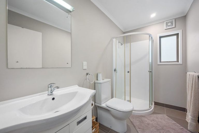 Photo of property in 1 Tindalls Bay Road, Tindalls Beach, Whangaparaoa, 0930