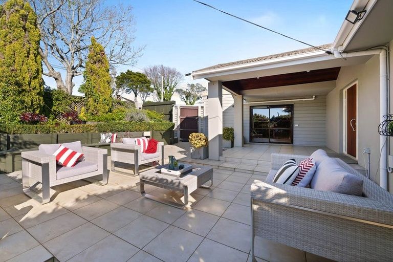 Photo of property in 150 Bleakhouse Road, Mellons Bay, Auckland, 2014