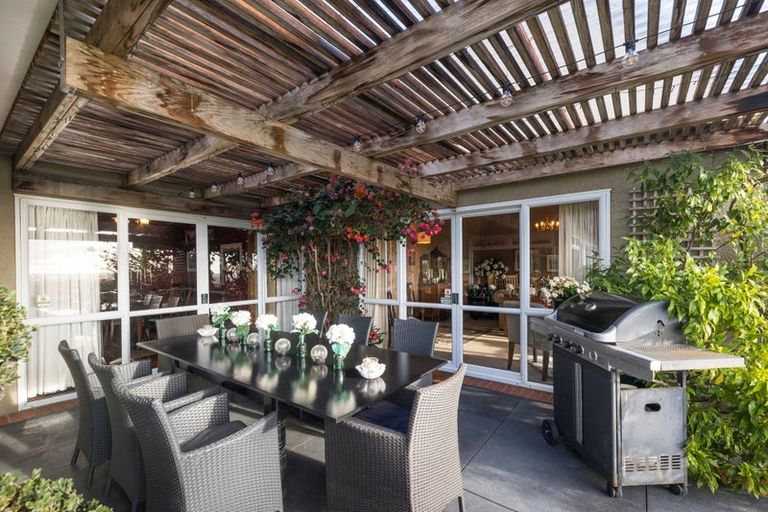 Photo of property in 38 Titirangi Drive, Fitzherbert, Palmerston North, 4471