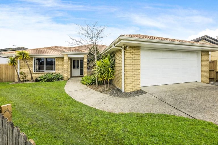 Photo of property in 16 Karson Place, Flat Bush, Auckland, 2016