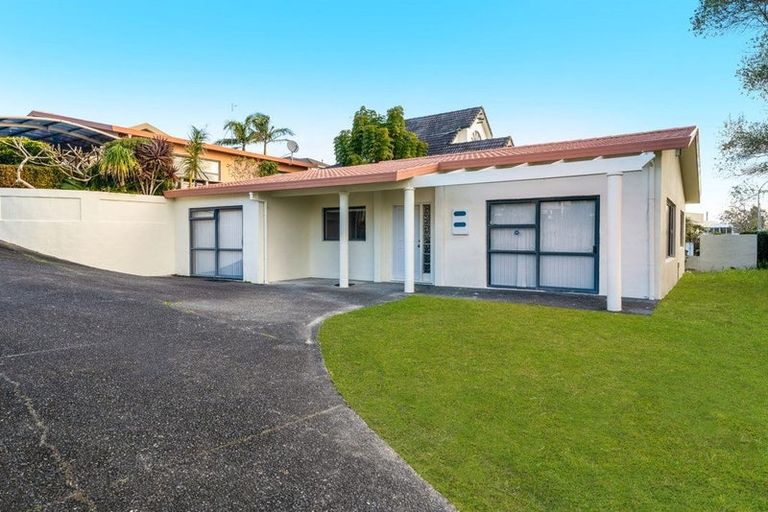 Photo of property in 1/14 Santa Monica Place, Goodwood Heights, Auckland, 2105