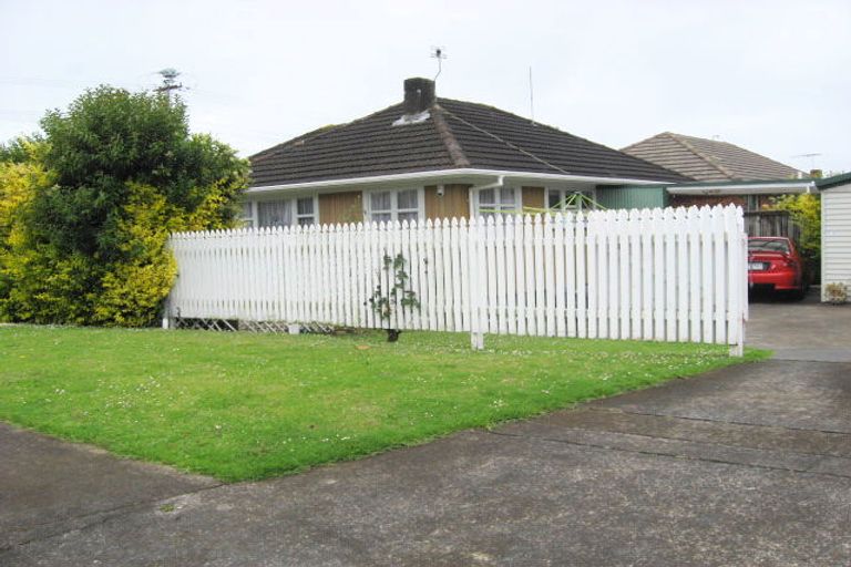 Photo of property in 2/2 Ridgemount Rise, Mangere Bridge, Auckland, 2022