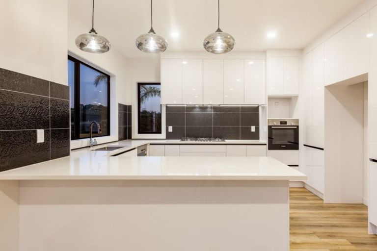 Photo of property in 4 Ahorangi Road, Silverdale, 0932