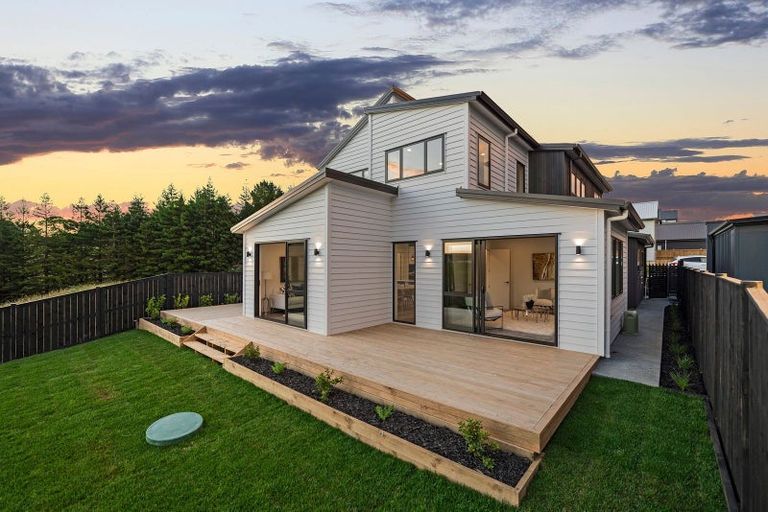 Photo of property in 32 Paparahi Place, Wainui, Silverdale, 0992