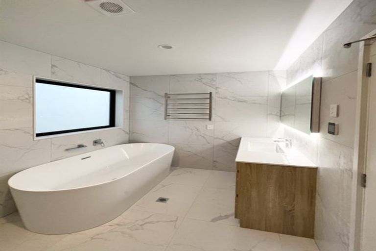 Photo of property in 6 Pohewa Road, Silverdale, 0932