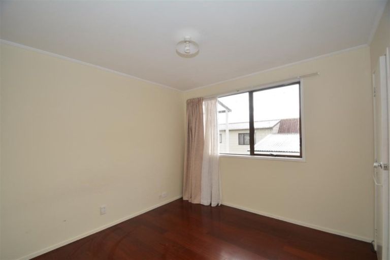 Photo of property in 56 Hollyford Drive, Clover Park, Auckland, 2105