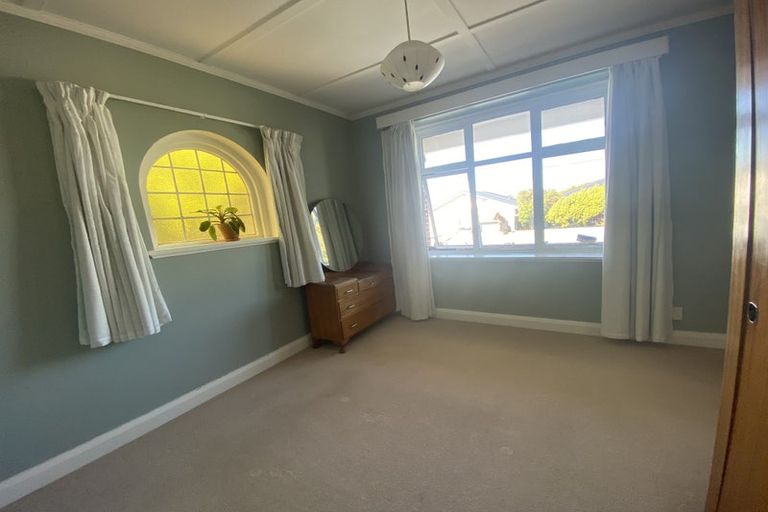 Photo of property in 27 Palm Avenue, Lyall Bay, Wellington, 6022