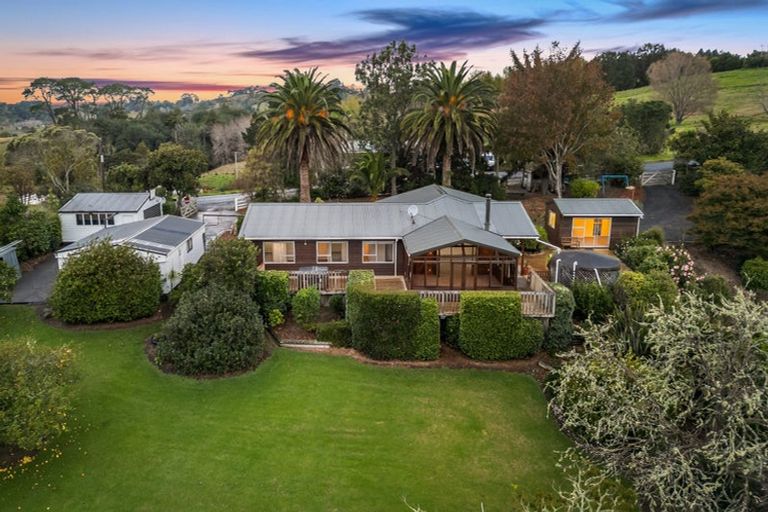 Photo of property in 25 Hawkes Access Road, Waitoki, Silverdale, 0994