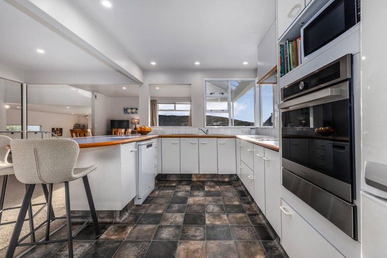 Photo of property in 32 Paremata Crescent, Paremata, Porirua, 5024