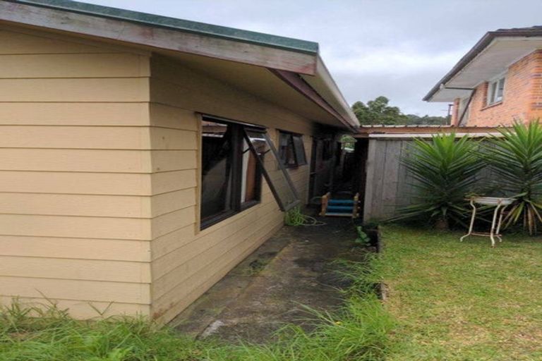 Photo of property in 2a Lauderdale Road, Birkdale, Auckland, 0626