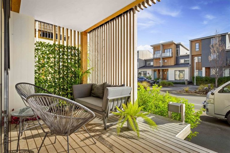 Photo of property in 2/165 Hobsonville Point Road, Hobsonville, Auckland, 0616