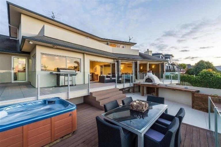 Photo of property in 20 Beechwood Road, Rothesay Bay, Auckland, 0630