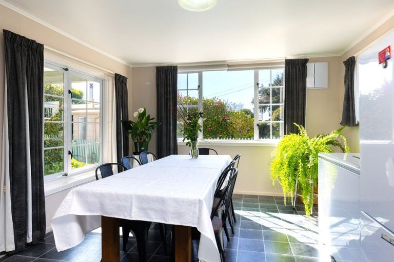 Photo of property in 48 Beach Road, Waikawa, Picton, 7220