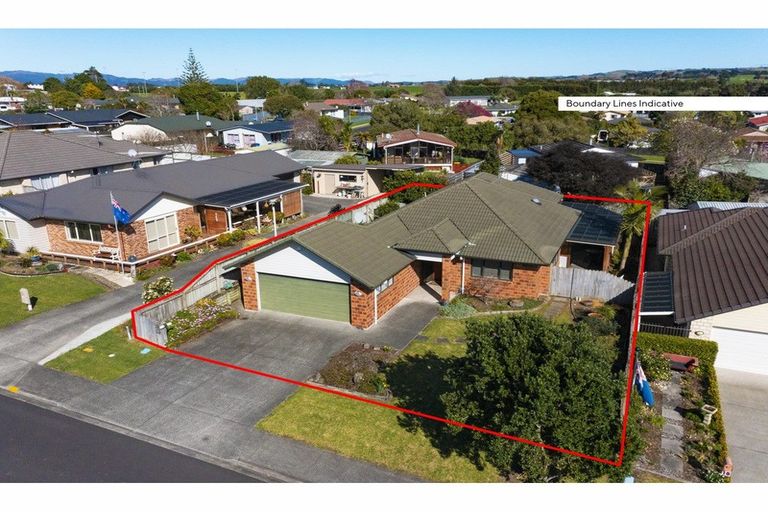 Photo of property in 8 Logan Place, Waiuku, 2123