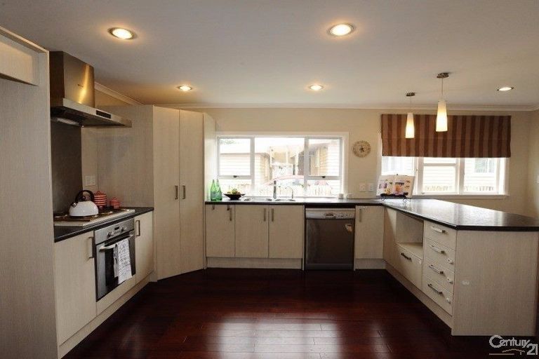 Photo of property in 7 Whites Line West, Woburn, Lower Hutt, 5010