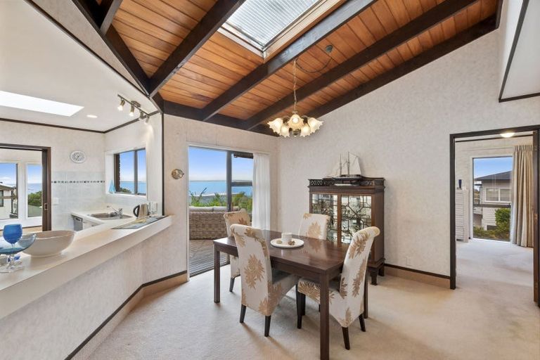 Photo of property in 31 Ridge Road, Waiake, Auckland, 0630