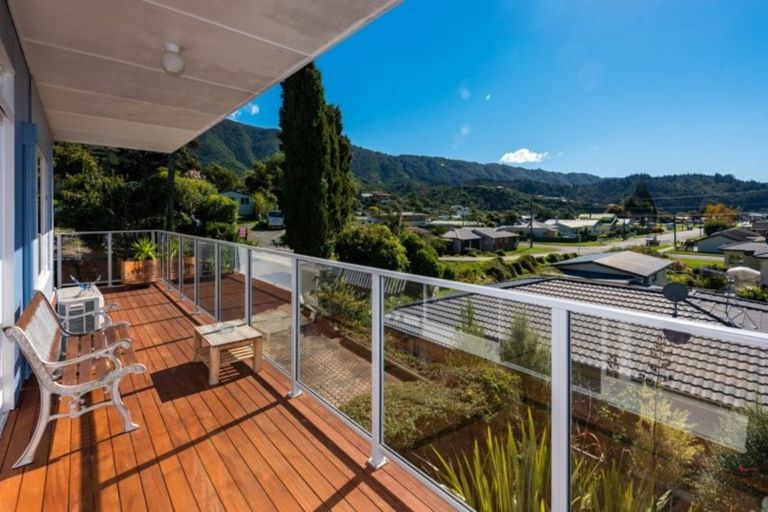 Photo of property in 60 York Street, Picton, 7220